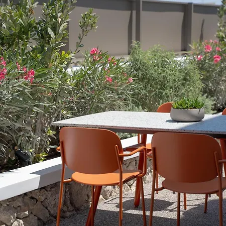 Apartment Domus Garden *